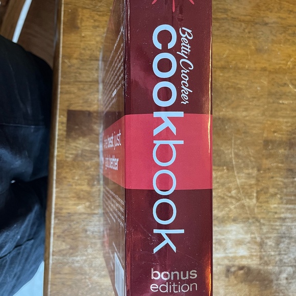 Betty Crocker Cookbook bonus edition, never used/been in storage - Picture 7 of 7